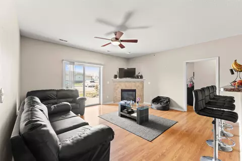 6350 Coachlight Dr #1103, West Des Moines, IA 50266