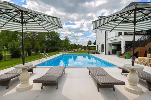 14140 Maple Dr, Urbandale, IA 50323
