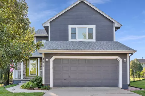 6902 Brookview Dr, Urbandale, IA 50322
