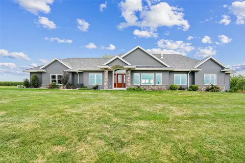 4093 70th St, Grinnell, IA 50112