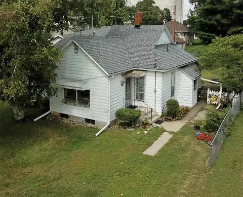 102 E South St, Prairie City, IA 50228