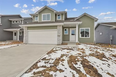 704 NE Meadow Landing Dr, Ankeny, IA 50021