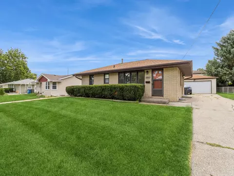2823 E Tiffin Ave, Des Moines, IA 50317