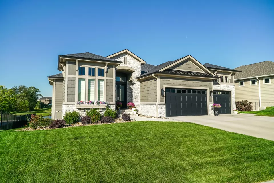  1500 Twin Creek Cir SW, Altoona, IA 50009 photo 1