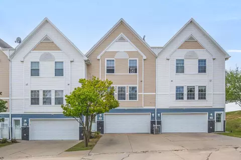 1208 SE Village View Ln, Ankeny, IA 50021