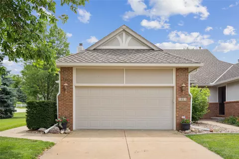 1521 Dover Bay Dr, Clive, IA 50325