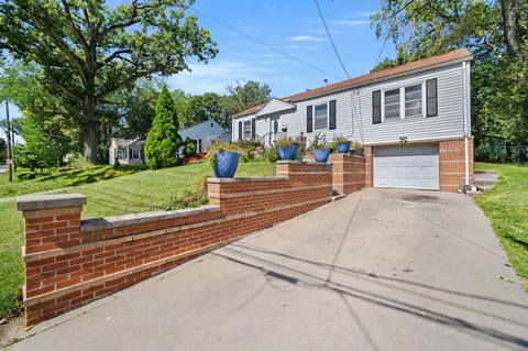 3023 Seneca Ave, Des Moines, IA 50310