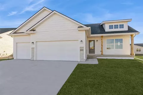 521 NE 58th St, Ankeny, IA 50021