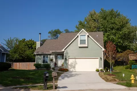 5305 Meadow Pl, West Des Moines, IA 50266