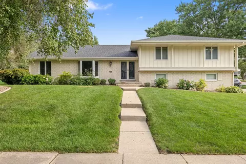 2714 Caulder Ave, Des Moines, IA 50321
