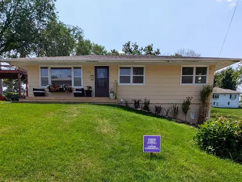 1104 Grand St, Guthrie Center, IA 50115