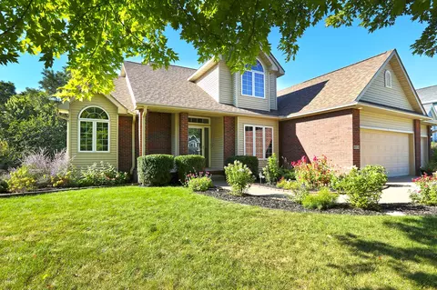 4915 Copper Creek Dr, Pleasant Hill, IA 50327