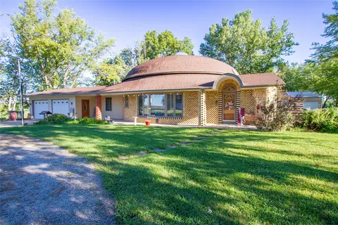 395 223rd Pl, Pella, IA 50219