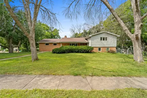 494 Tyler Dr, Pleasant Hill, IA 50327