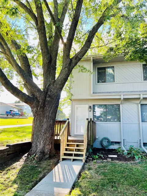 1435 S 5th St #1, Carlisle, IA 50047