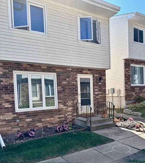 222 Holiday Cir #42, West Des Moines, IA 50265