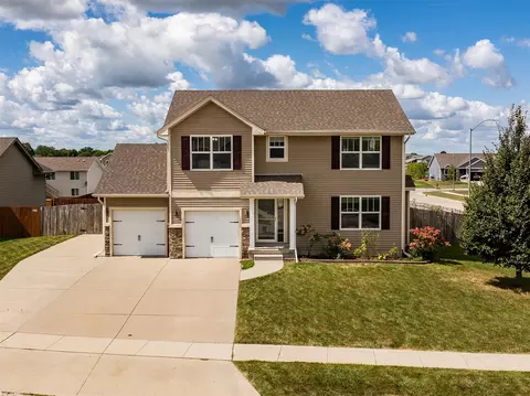 2212 Aspen Dr, Granger, IA 50109