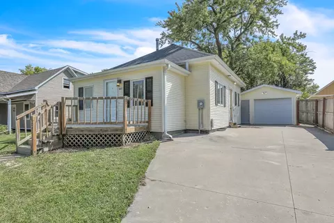 407 Columbus St, Pella, IA 50219