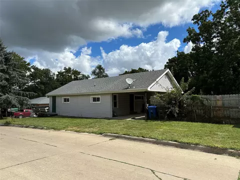 6101 SW 5th St, Des Moines, IA 50315