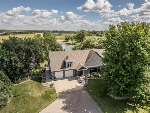 210 Pettengill Dr, Rock Rapids, IA 51246