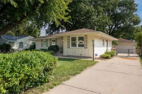 3917 66th St, Urbandale, IA 50322