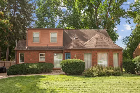 6510 Elmcrest Dr, Windsor Heights, IA 50324