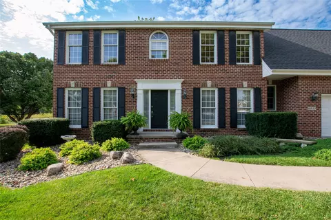 6019 Nottingham Dr, Johnston, IA 50131