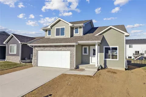 909 Willow Valley Dr, Norwalk, IA 50211