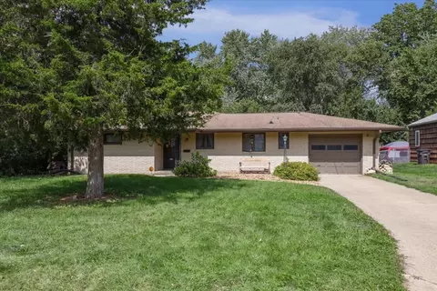 415 Pleasant View Dr, Des Moines, IA 50315