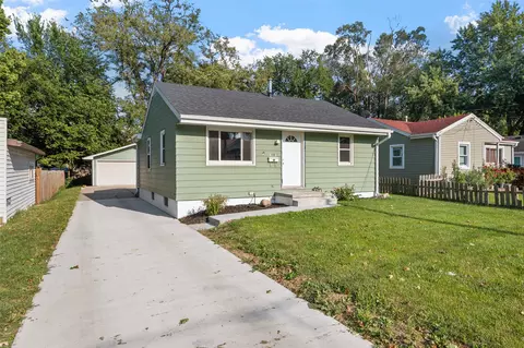 901 E 27th St, Des Moines, IA 50317