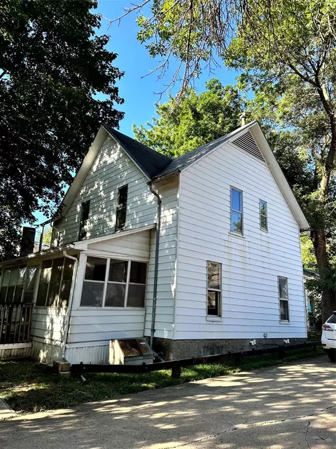 682 34th St, Des Moines, IA 50312