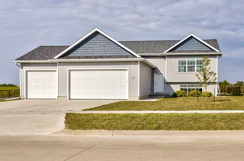 1017 Redbud Dr, Slater, IA 50244