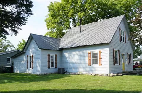 304 E Washington St, Winterset, IA 50273