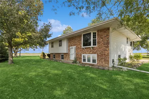 100 S Watkins St, Pleasantville, IA 50225