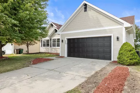 460 Coral Ridge Blvd, Pleasant Hill, IA 50327