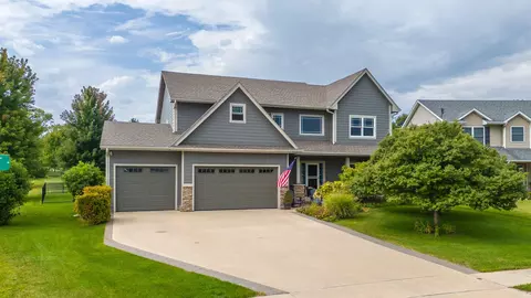 6700 NW 99th St, Johnston, IA 50131