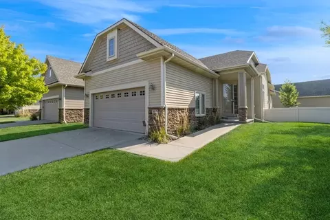 645 65th Pl #104, West Des Moines, IA 50266