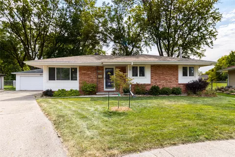 4500 Flamingo Ct, Des Moines, IA 50310