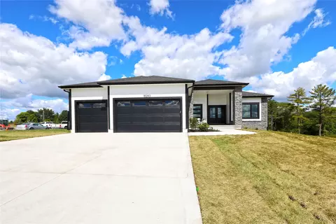 18283 Valleyview Cir, Clive, IA 50325