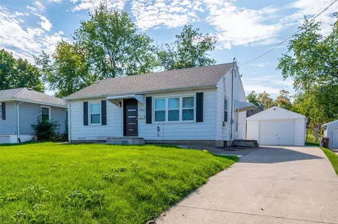 3822 66th St, Urbandale, IA 50322