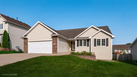 5729 SE 30th St, Des Moines, IA 50320