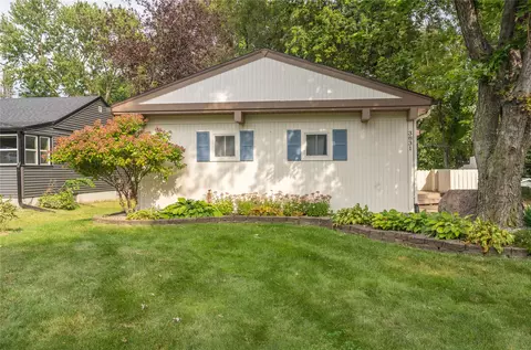 3831 43rd St, Des Moines, IA 50310