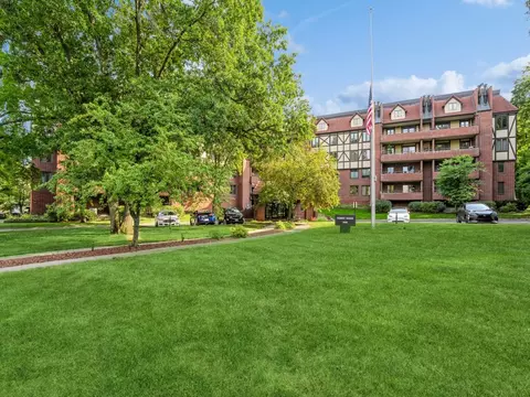 2880 Grand Ave #308, Des Moines, IA 50312