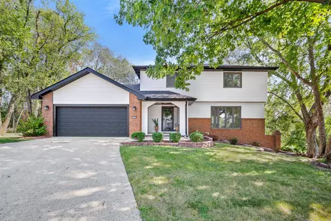 7108 Benton Ct, Urbandale, IA 50322
