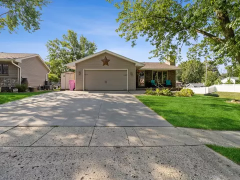 1203 E Girard Ave, Indianola, IA 50125