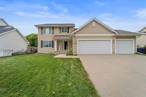 3620 Brook Run Dr, Des Moines, IA 50317