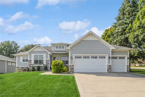 12792 Lincoln Cir, Clive, IA 50325