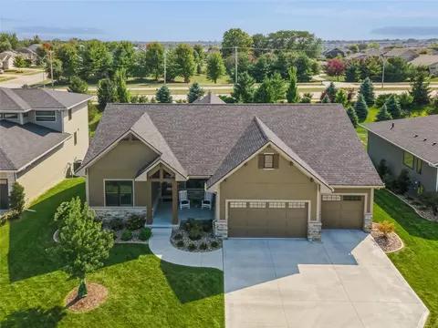16112 Goodman Ct, Urbandale, IA 50323
