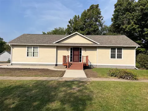 306 S 4th St, Winterset, IA 50273