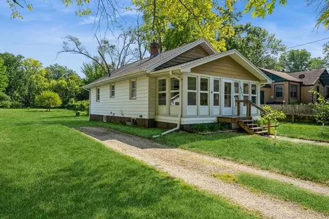 2701 53rd St, Des Moines, IA 50310